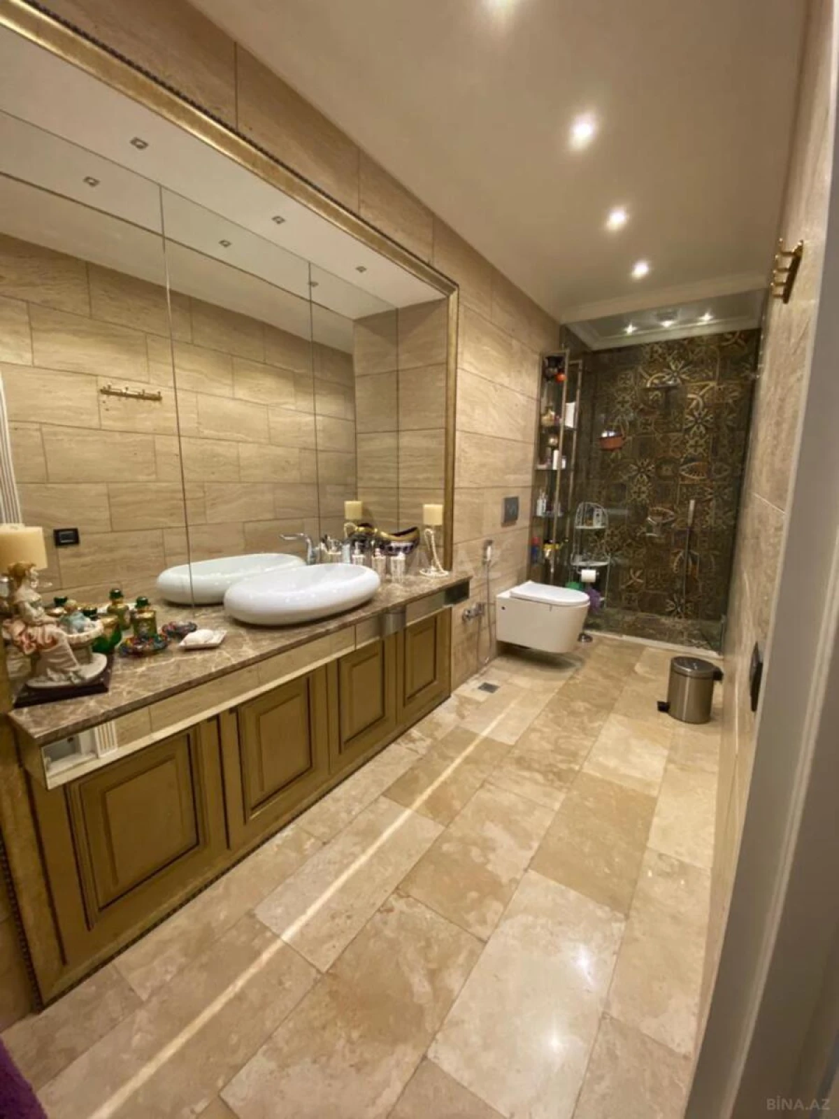 Satılır 4 otaqlı mənzil 170 m²