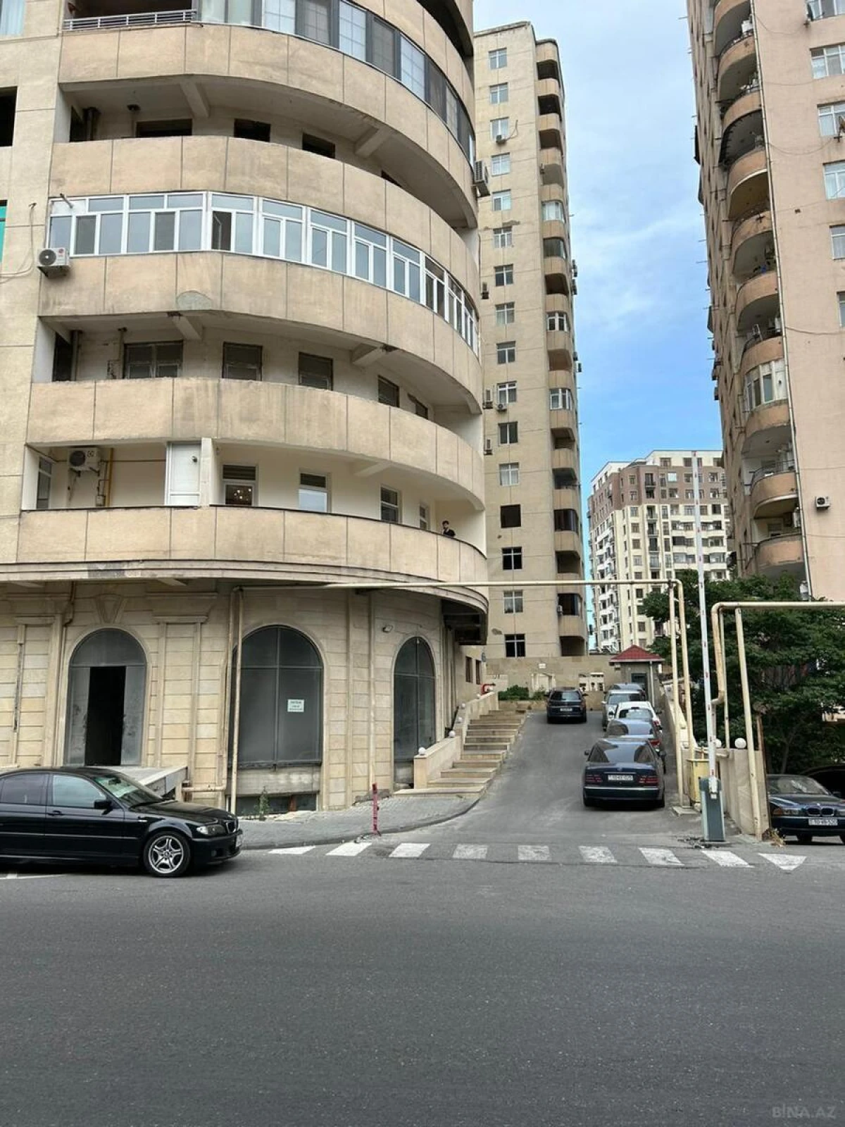 Satılır 4 otaqlı mənzil 208 m²