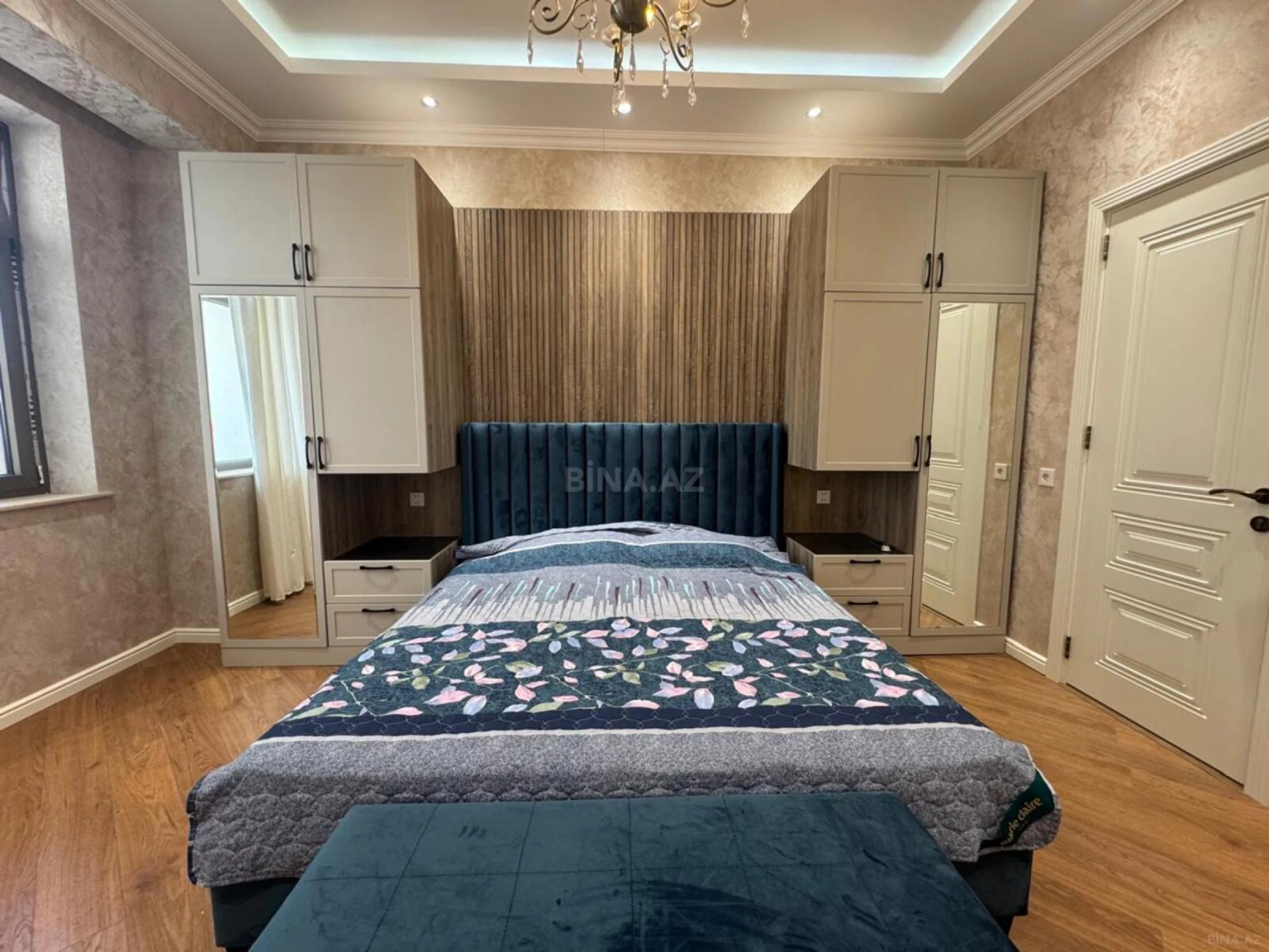 Satılır 3 otaqlı mənzil 141 m²