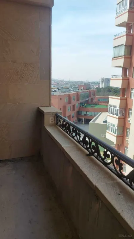 Satılır 3 otaqlı mənzil 141 m²