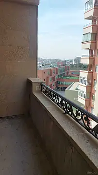 Satılır 3 otaqlı mənzil 141 m²