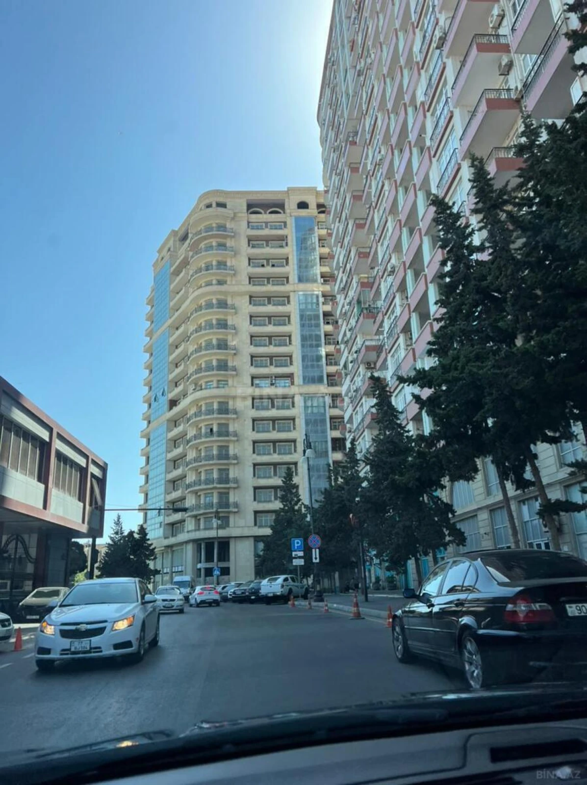 Satılır 3 otaqlı mənzil 141 m²