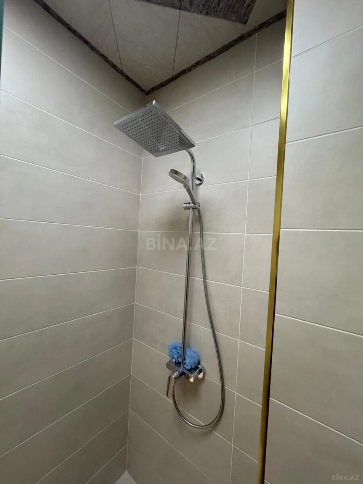 Satılır 3 otaqlı mənzil 141 m²