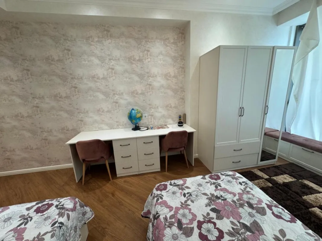 Satılır 3 otaqlı mənzil 141 m²