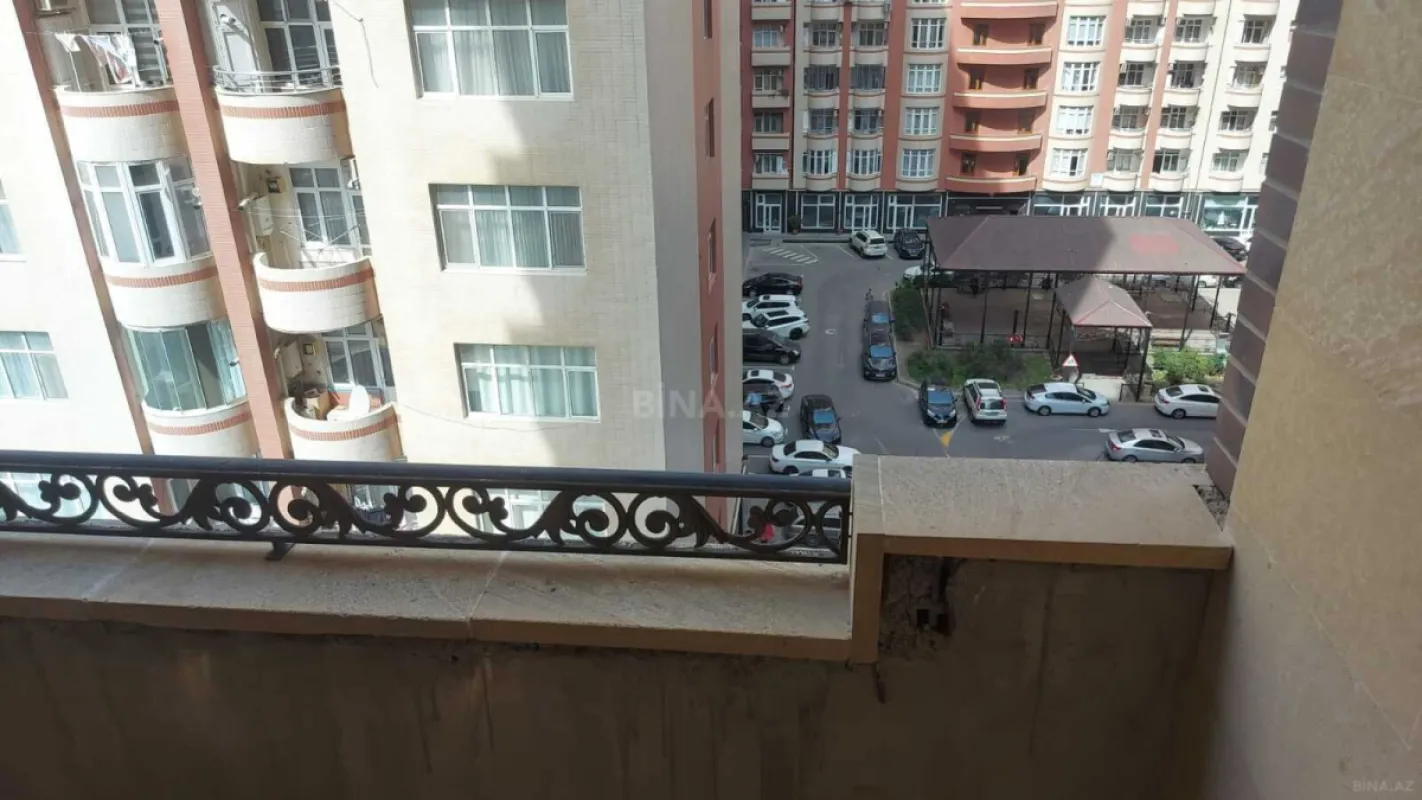 Satılır 3 otaqlı mənzil 141 m²