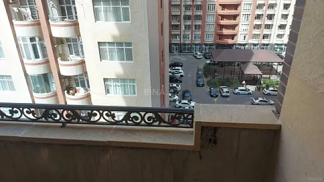 Satılır 3 otaqlı mənzil 141 m²