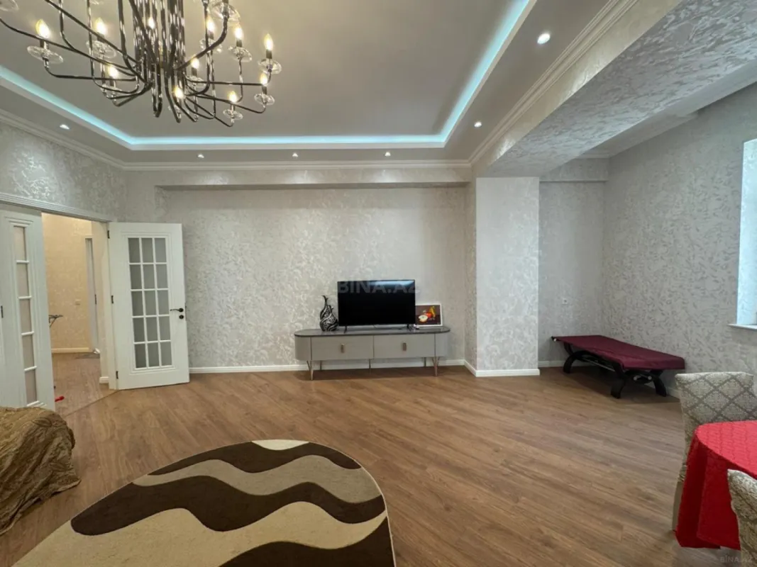 Satılır 3 otaqlı mənzil 141 m²