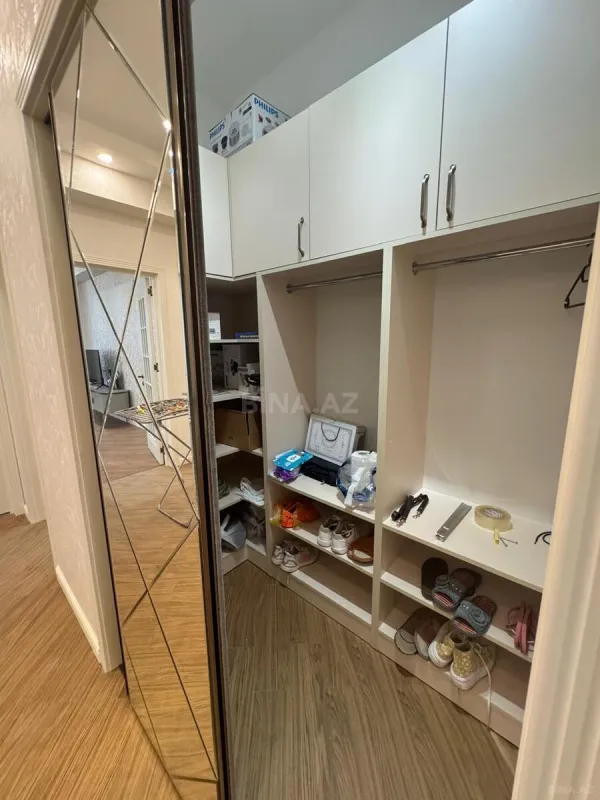 Satılır 3 otaqlı mənzil 141 m²