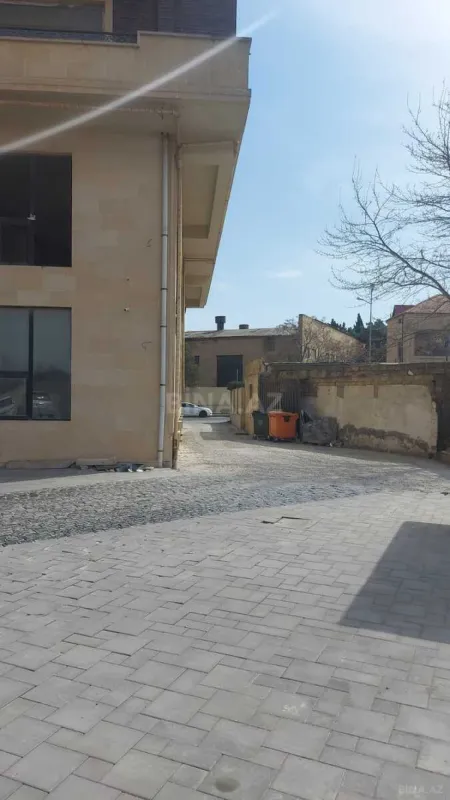 Satılır 3 otaqlı mənzil 141 m²