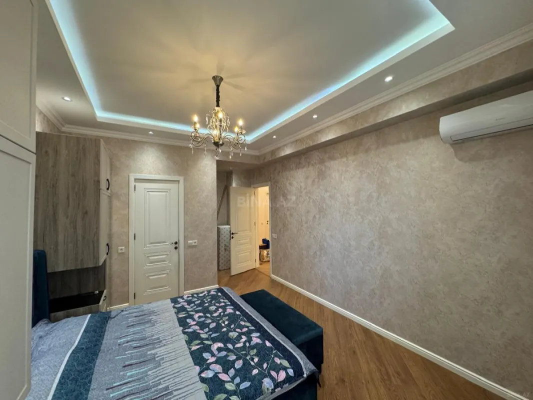 Satılır 3 otaqlı mənzil 141 m²