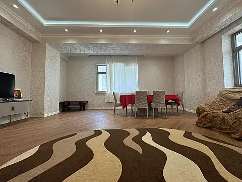Satılır 3 otaqlı mənzil 141 m²