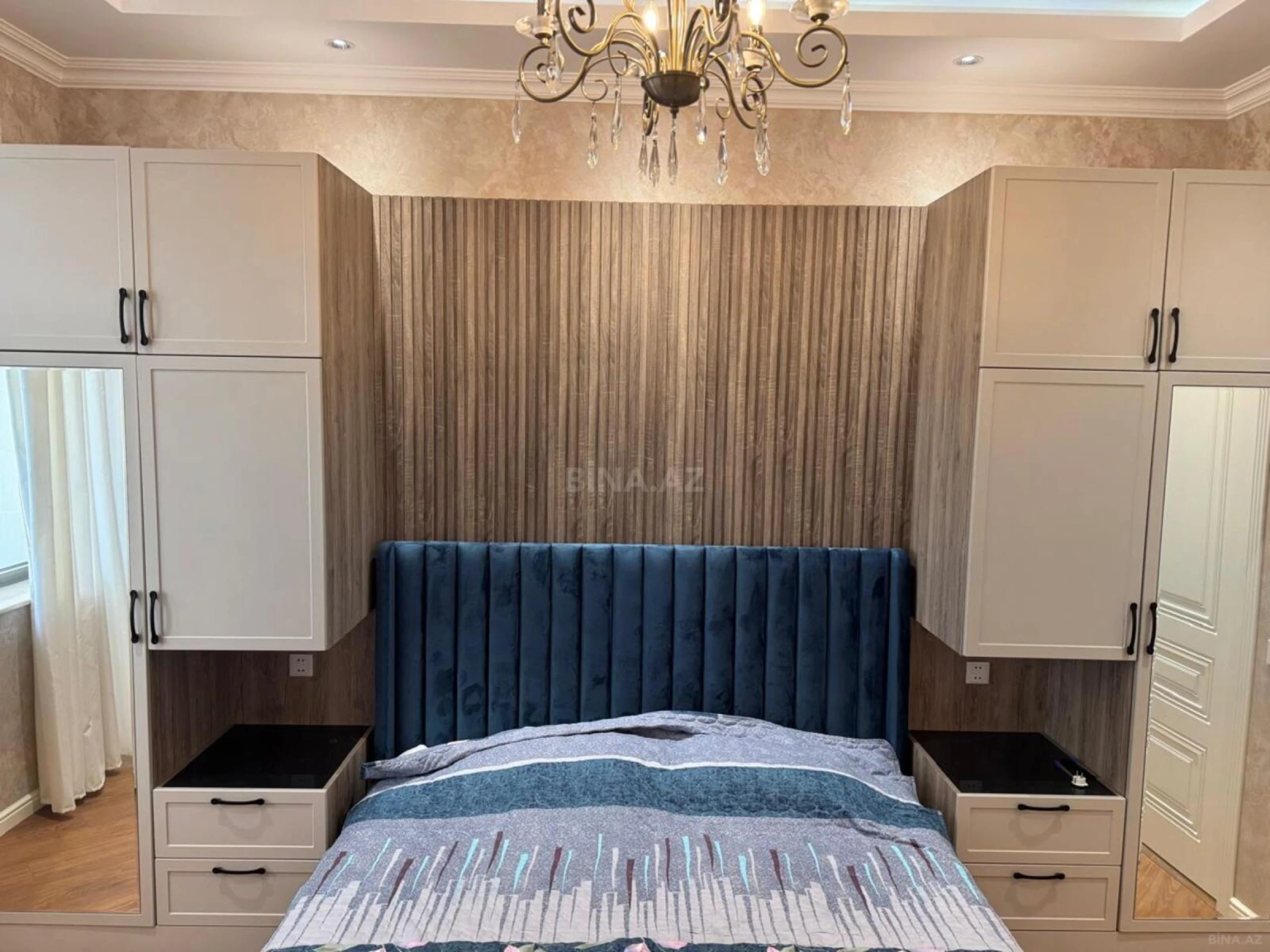 Satılır 3 otaqlı mənzil 141 m²