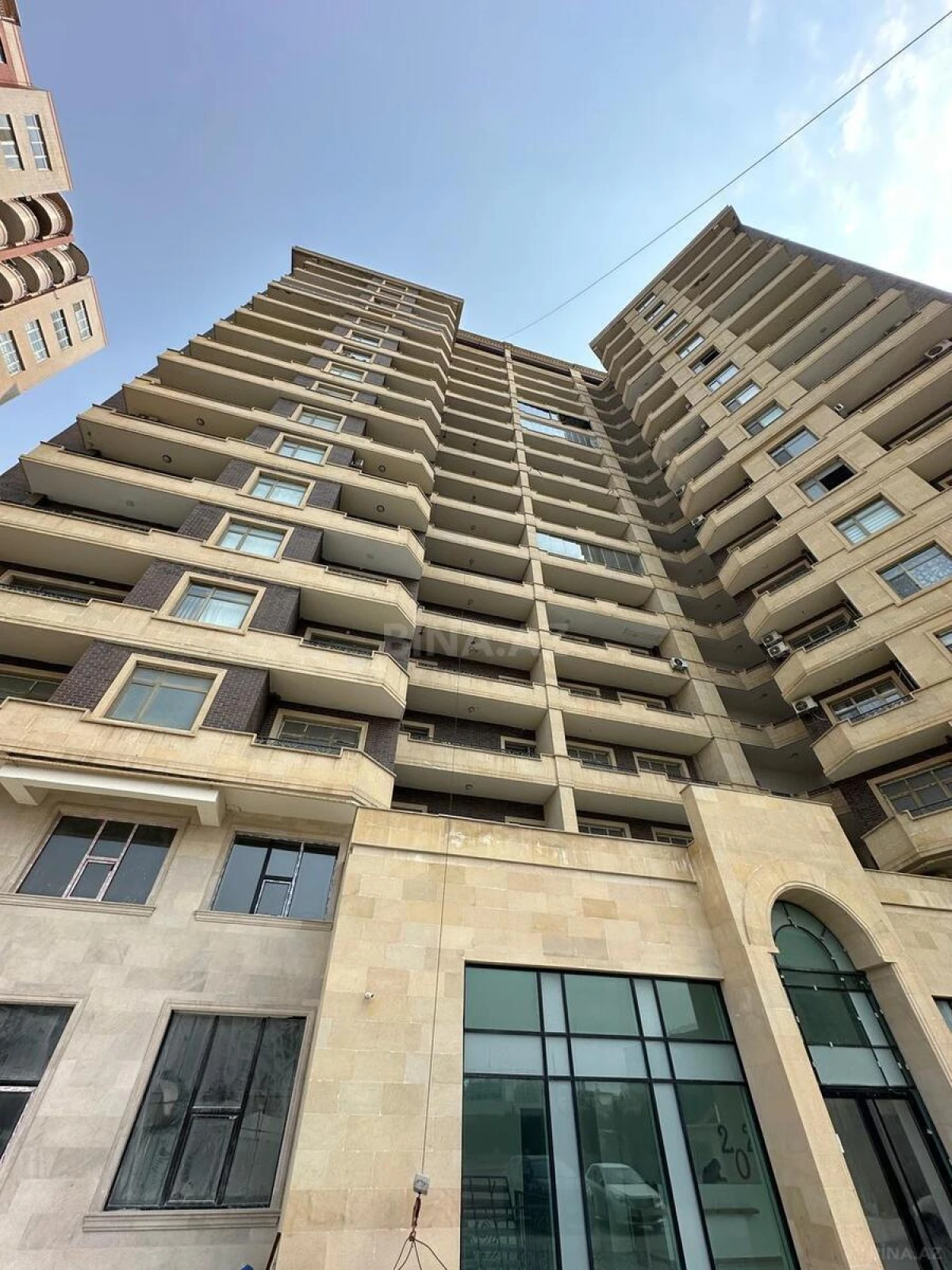 Satılır 3 otaqlı mənzil 141 m²