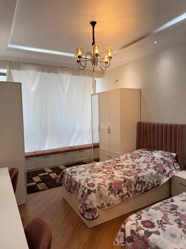 Satılır 3 otaqlı mənzil 141 m²