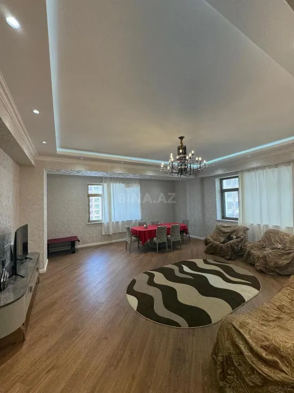 Satılır 3 otaqlı mənzil 141 m²