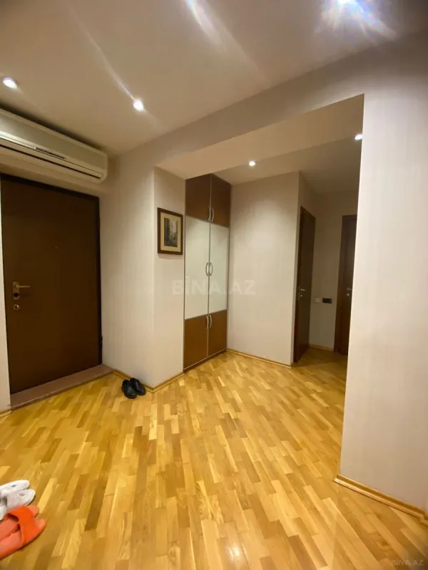 Satılır 3 otaqlı mənzil 100 m²