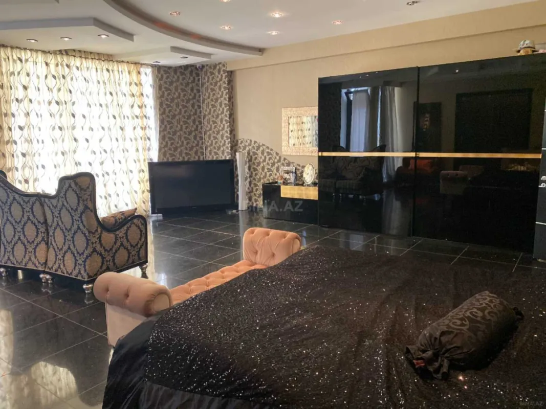 Satılır 6 otaqlı mənzil 440 m²