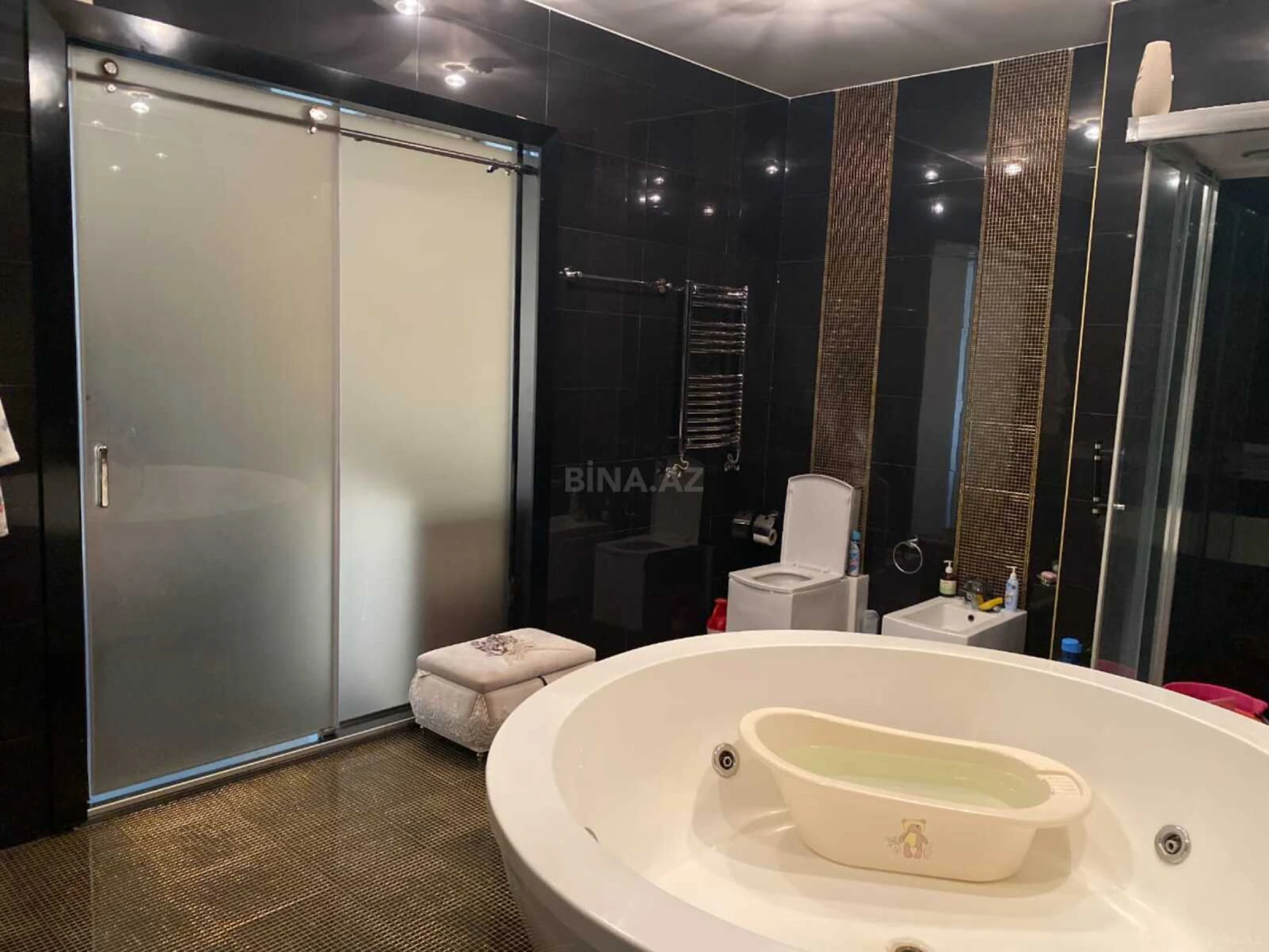 Satılır 6 otaqlı mənzil 440 m²