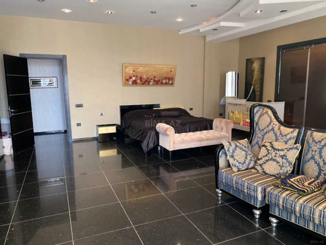 Satılır 6 otaqlı mənzil 440 m²
