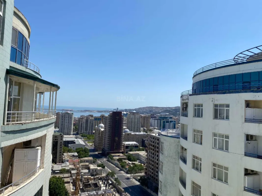 Satılır 6 otaqlı mənzil 440 m²