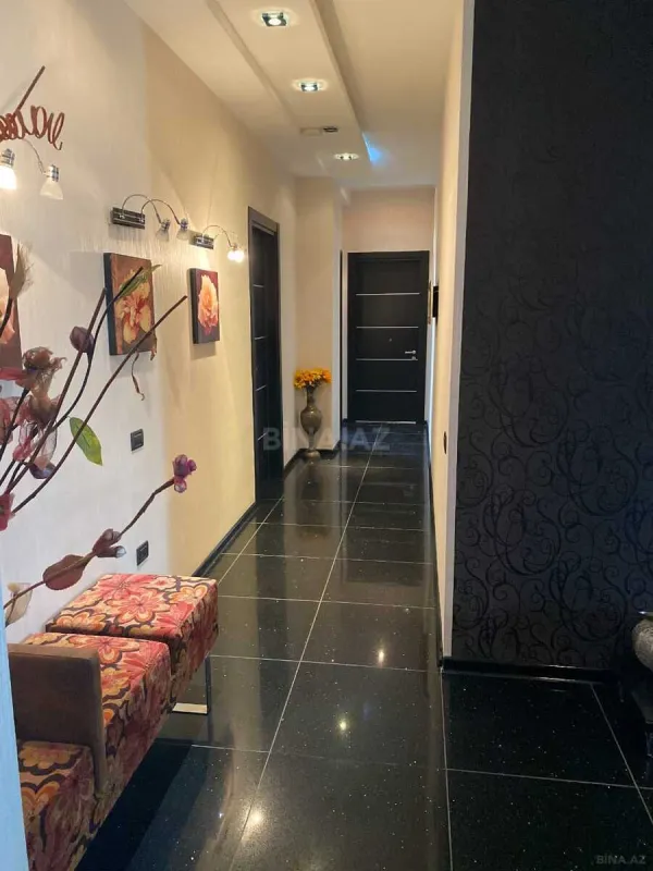 Satılır 6 otaqlı mənzil 440 m²