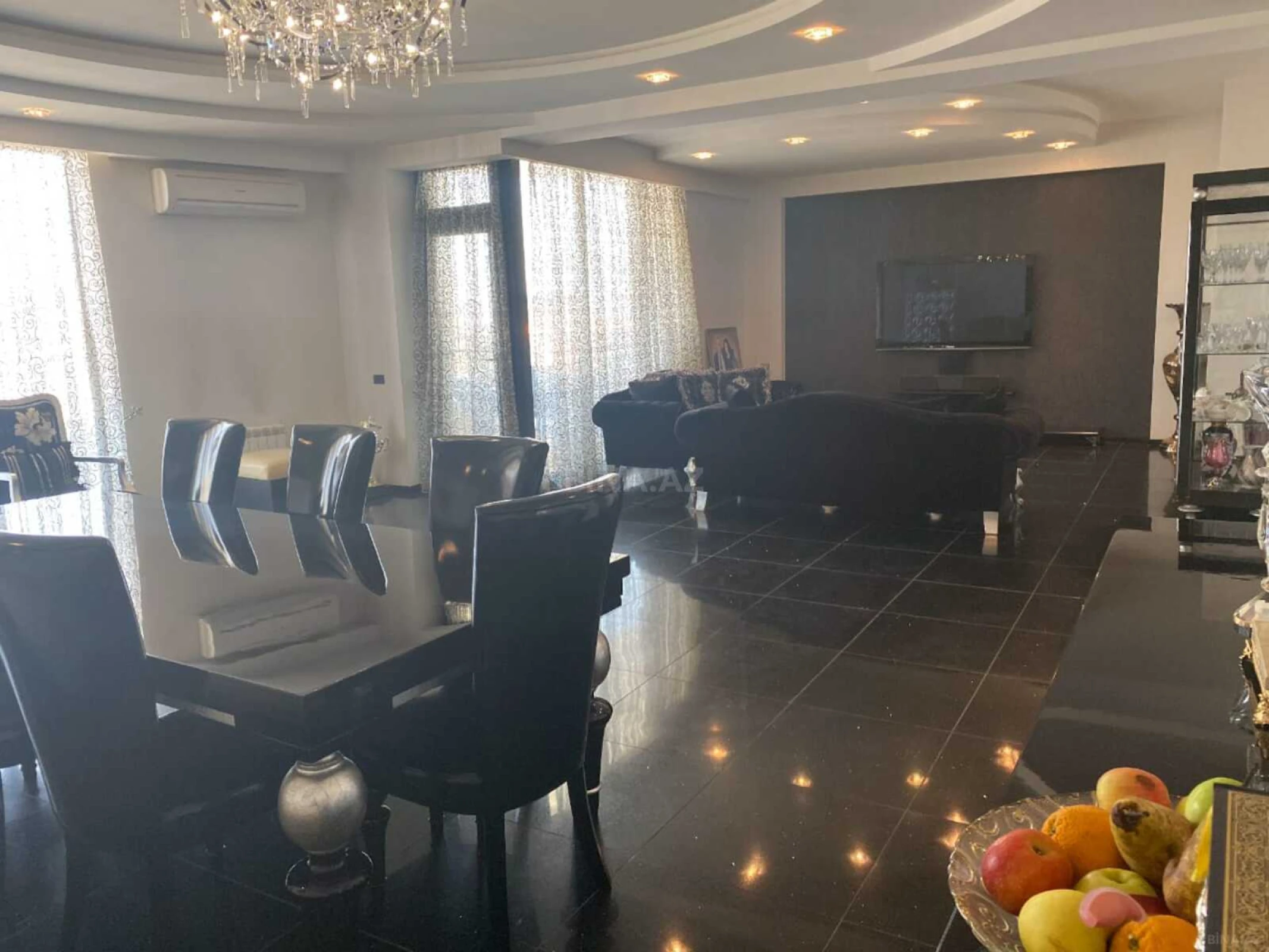 Satılır 6 otaqlı mənzil 440 m²