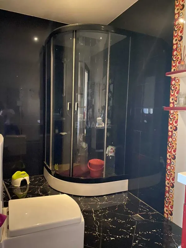 Satılır 6 otaqlı mənzil 440 m²