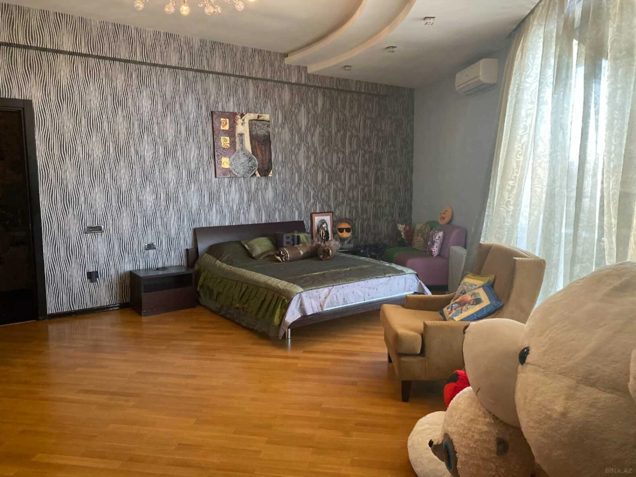 Satılır 6 otaqlı mənzil 440 m²