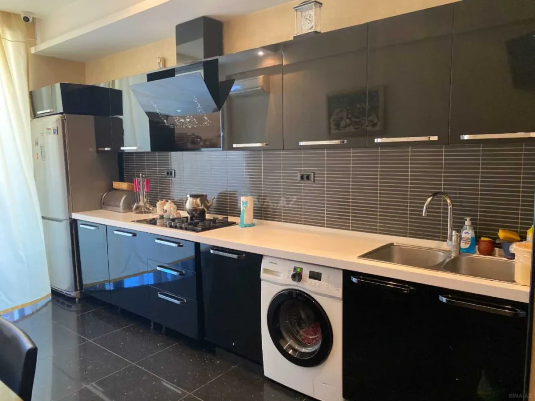 Satılır 6 otaqlı mənzil 440 m²