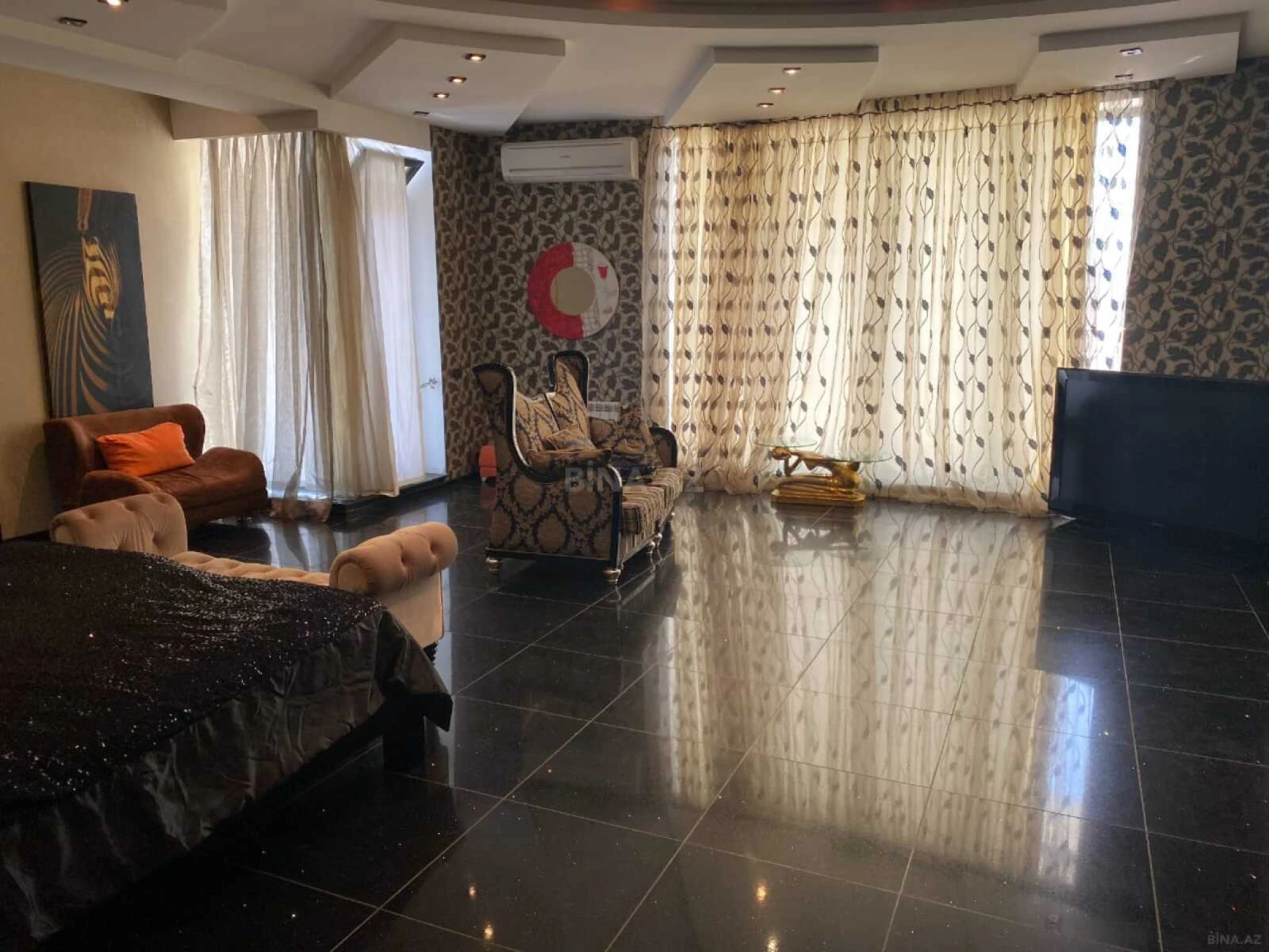 Satılır 6 otaqlı mənzil 440 m²