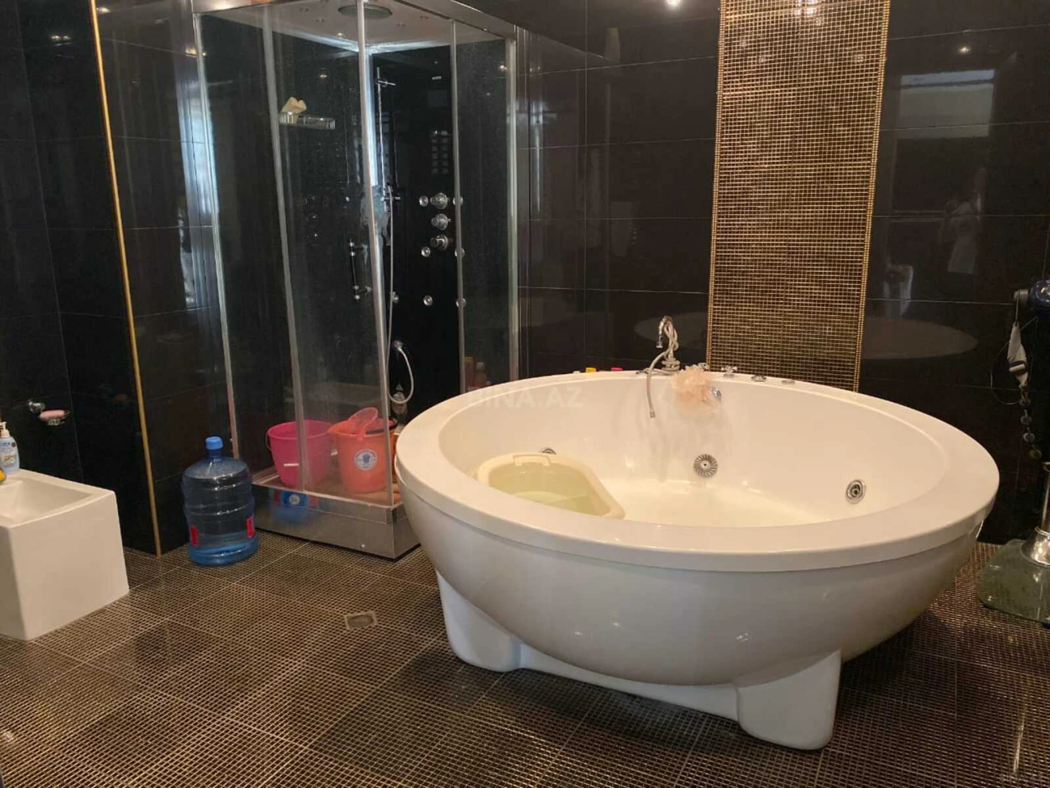 Satılır 6 otaqlı mənzil 440 m²