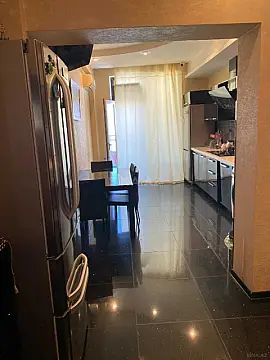 Satılır 6 otaqlı mənzil 440 m²