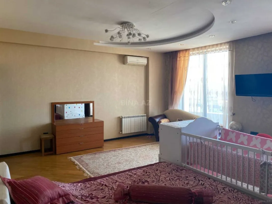 Satılır 6 otaqlı mənzil 440 m²