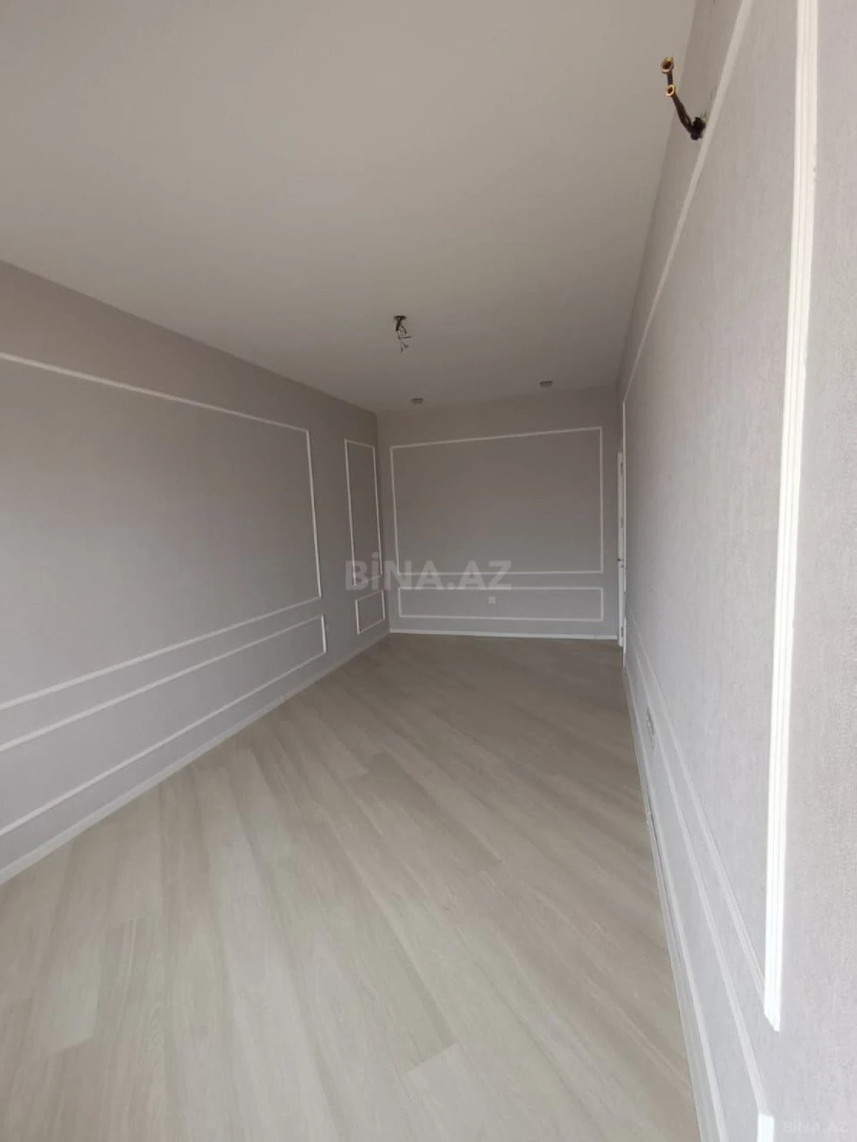 Satılır 2 otaqlı mənzil 76 m²