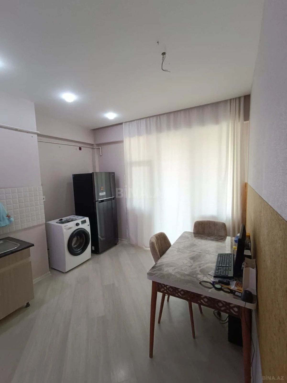 Satılır 2 otaqlı mənzil 76 m²