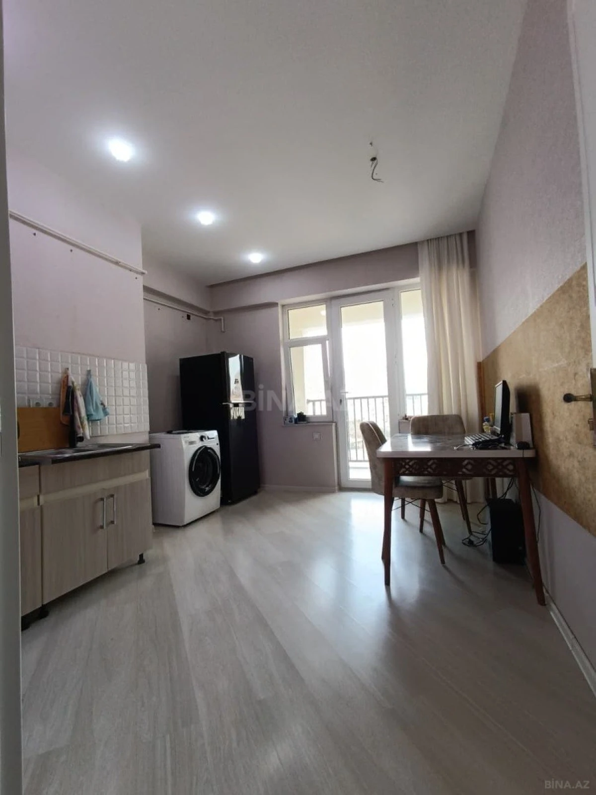 Satılır 2 otaqlı mənzil 76 m²