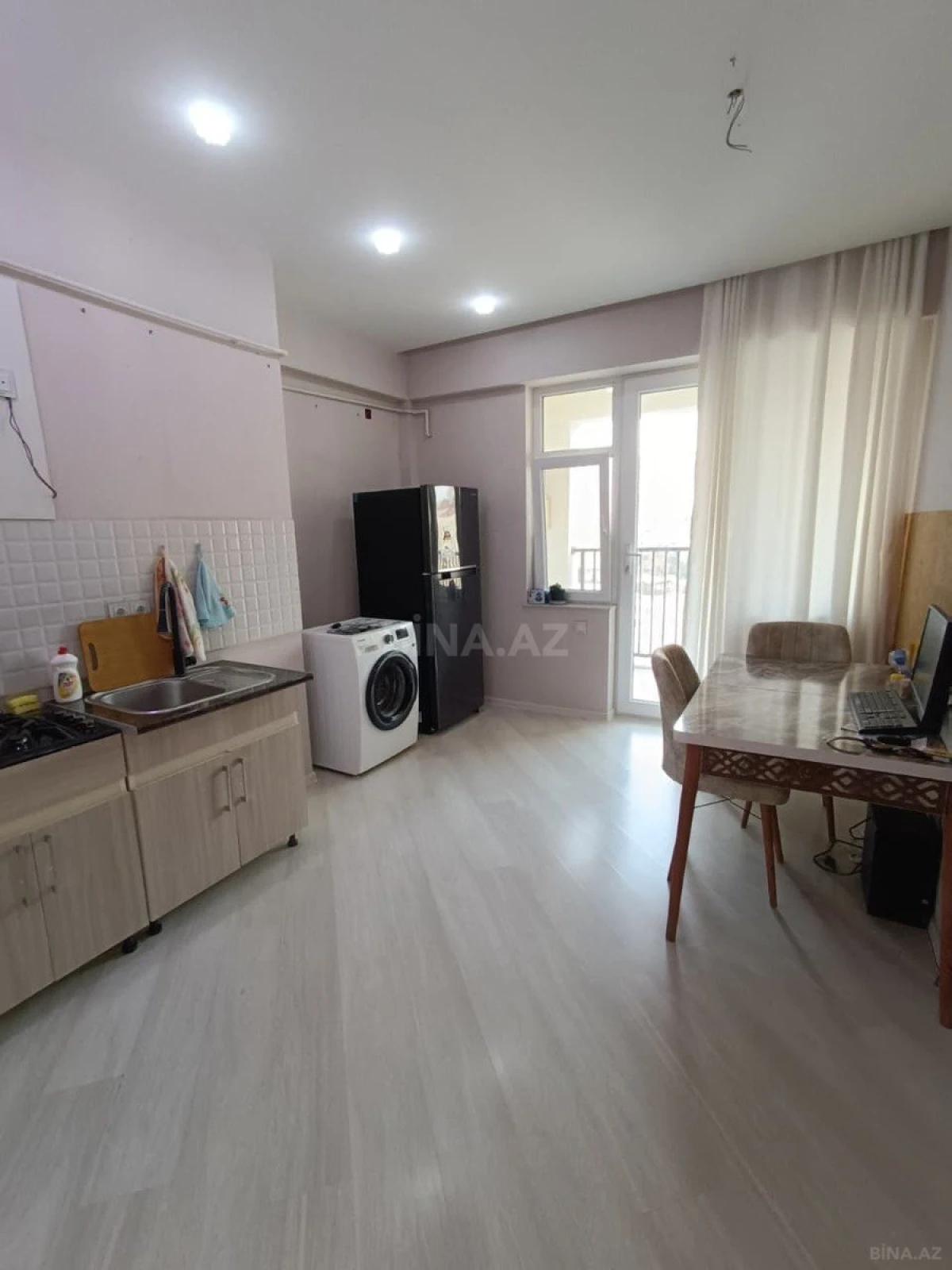 Satılır 2 otaqlı mənzil 76 m²