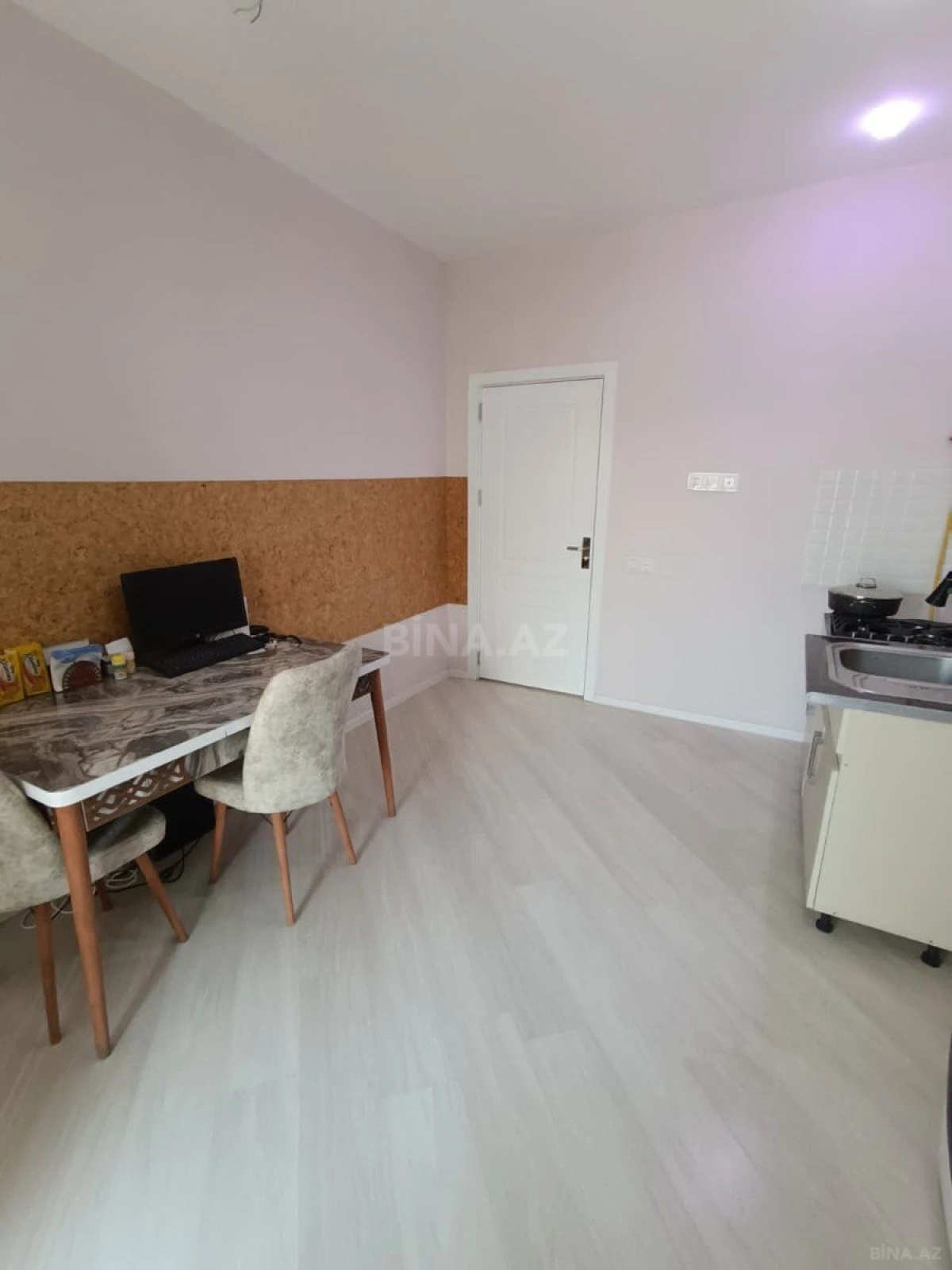 Satılır 2 otaqlı mənzil 76 m²