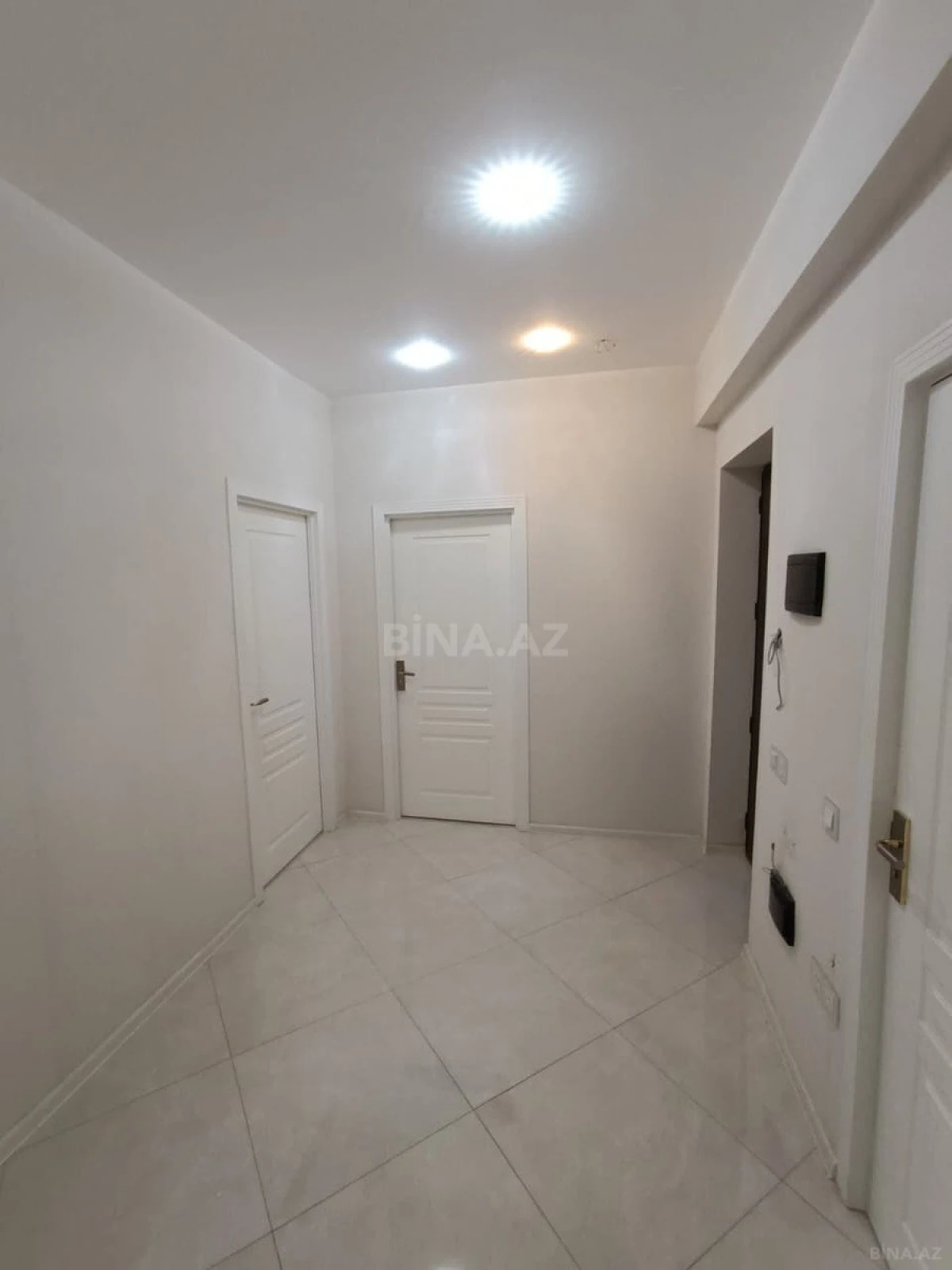 Satılır 2 otaqlı mənzil 76 m²