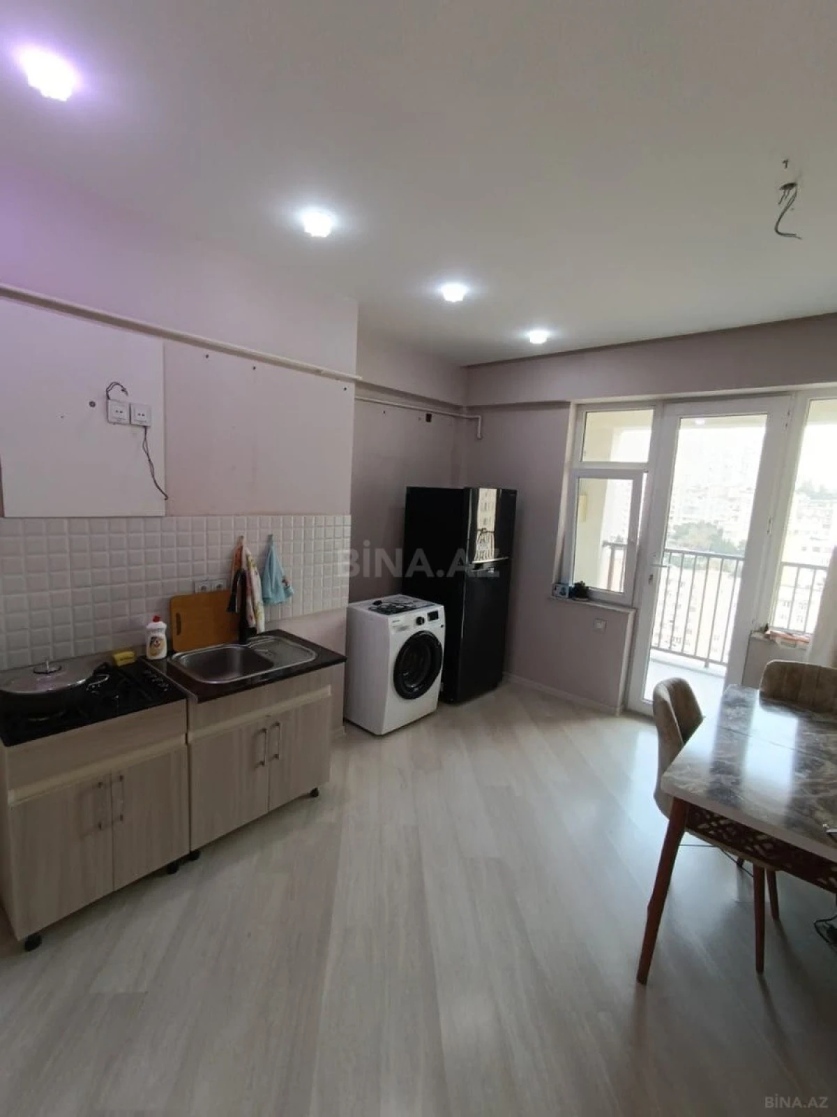 Satılır 2 otaqlı mənzil 76 m²