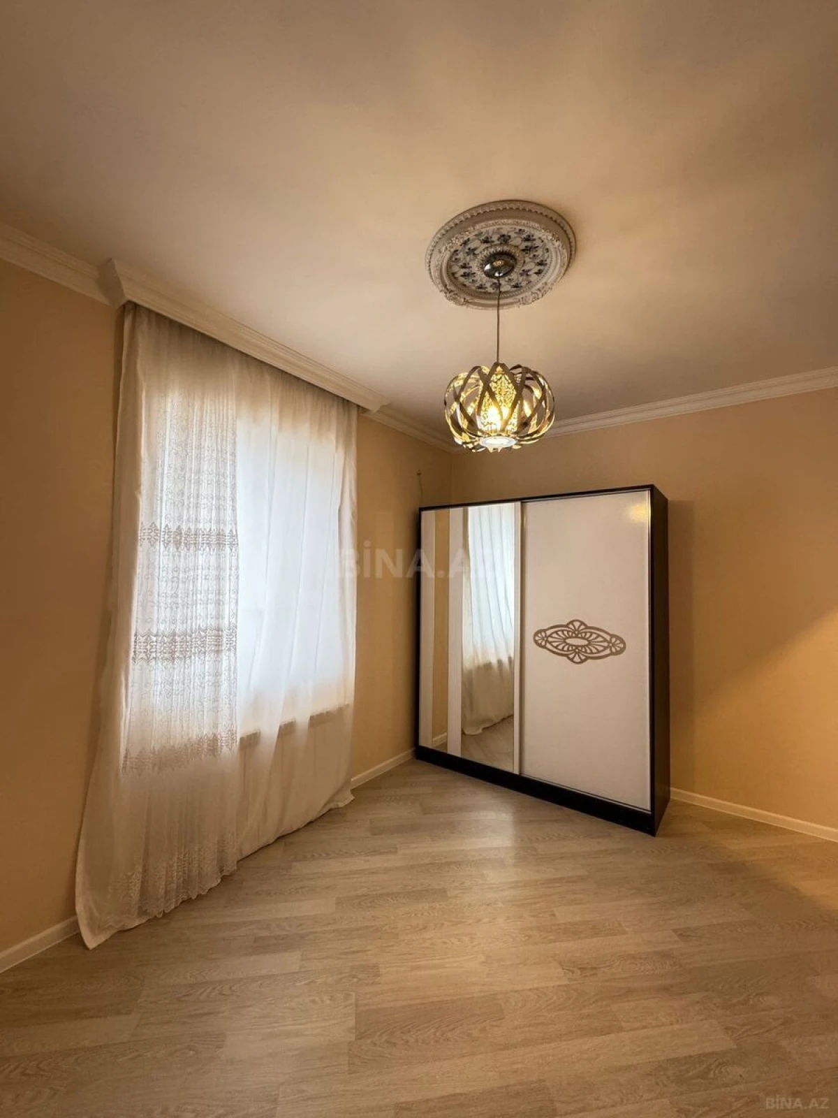 Satılır 5 otaqlı həyət evi 180 m²