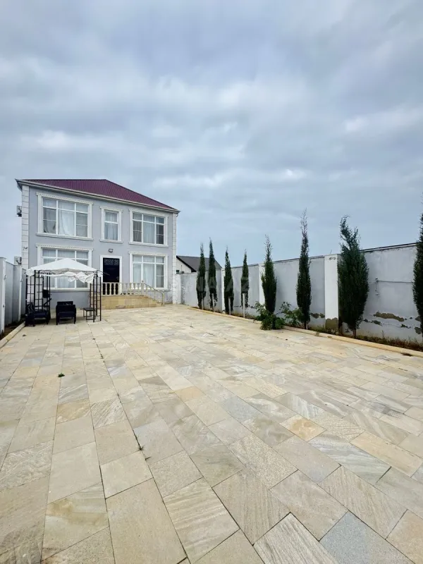 Satılır 5 otaqlı həyət evi 180 m²
