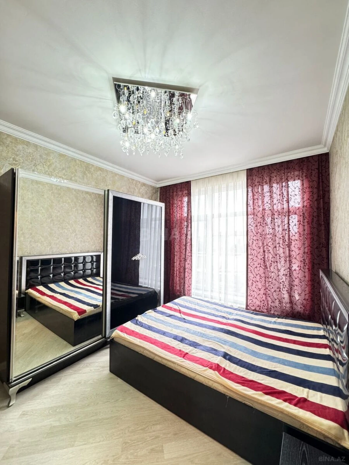 Satılır 5 otaqlı həyət evi 180 m²