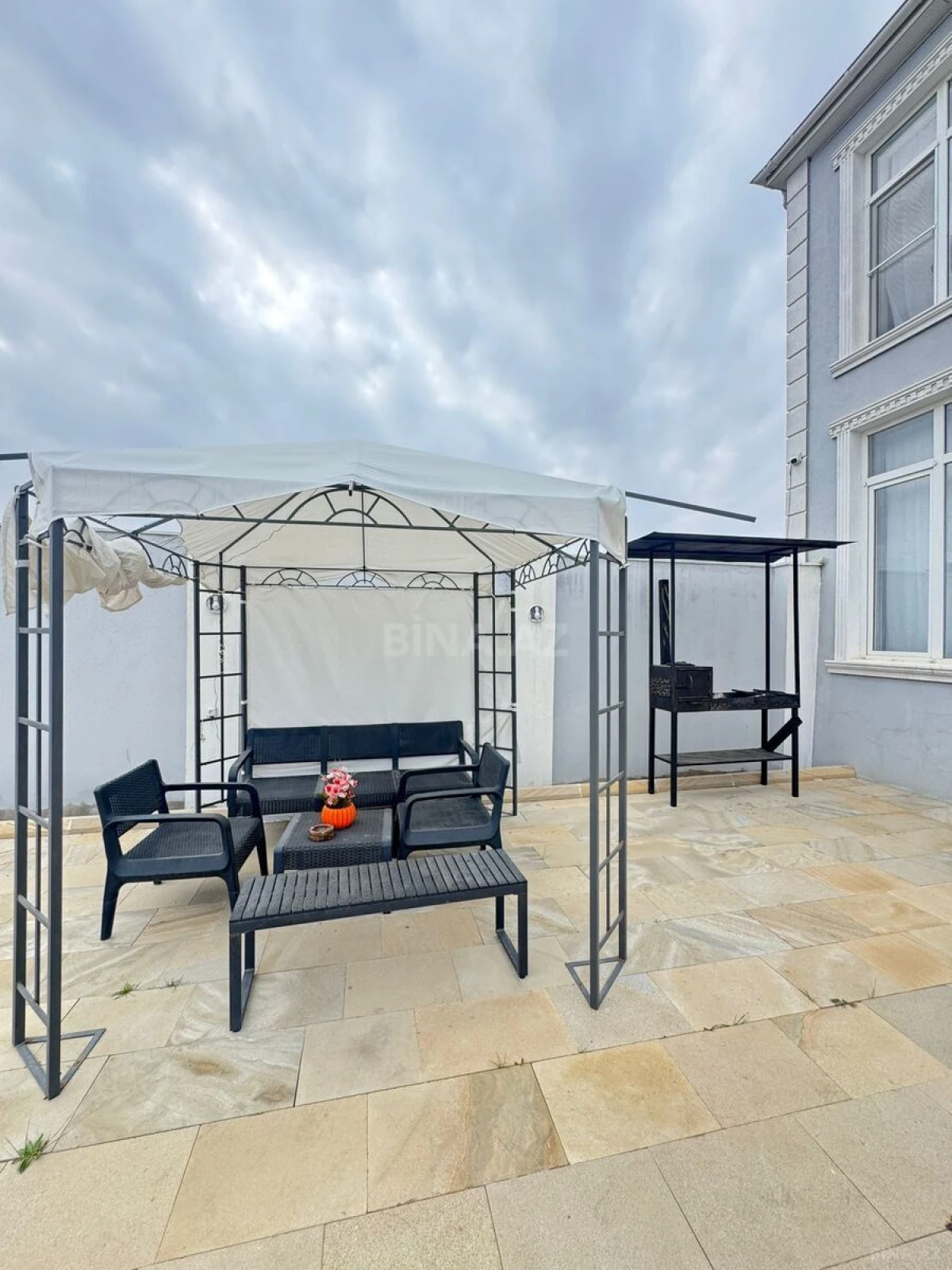 Satılır 5 otaqlı həyət evi 180 m²