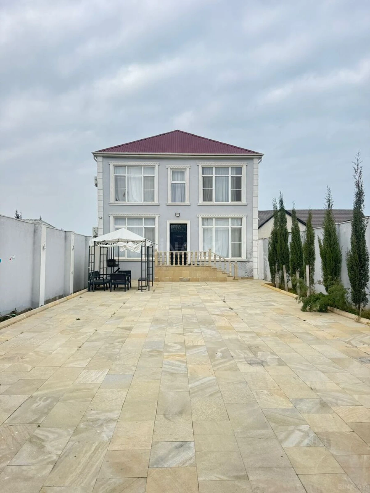Satılır 5 otaqlı həyət evi 180 m²
