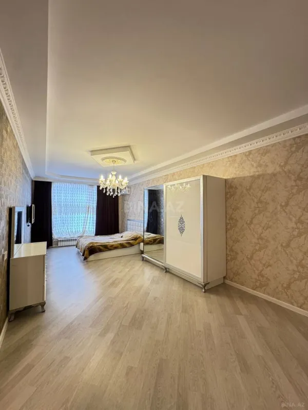 Satılır 5 otaqlı həyət evi 180 m²