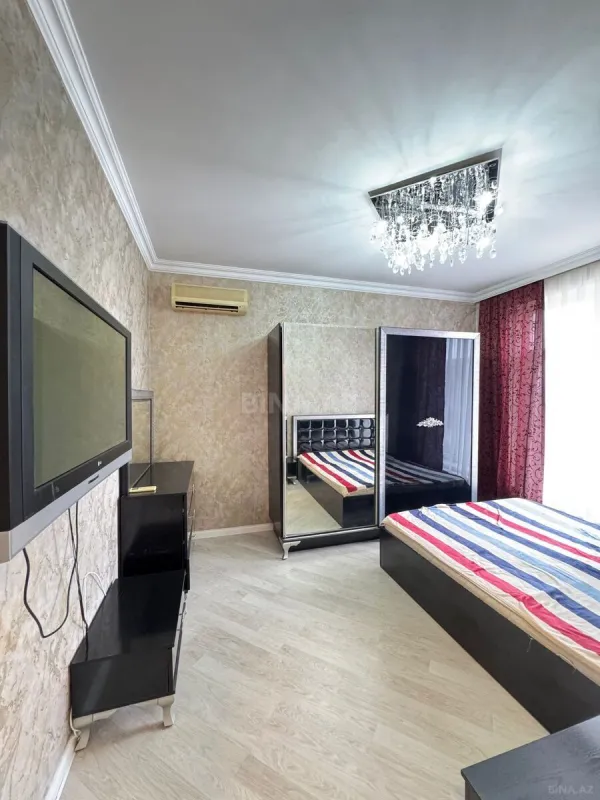 Satılır 5 otaqlı həyət evi 180 m²