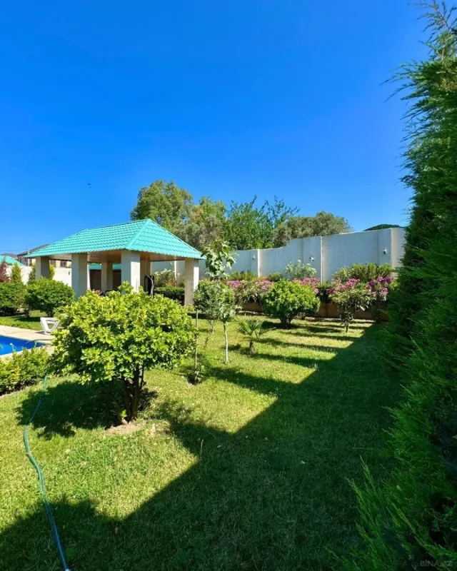 Satılır 4 otaqlı həyət evi 180 m²