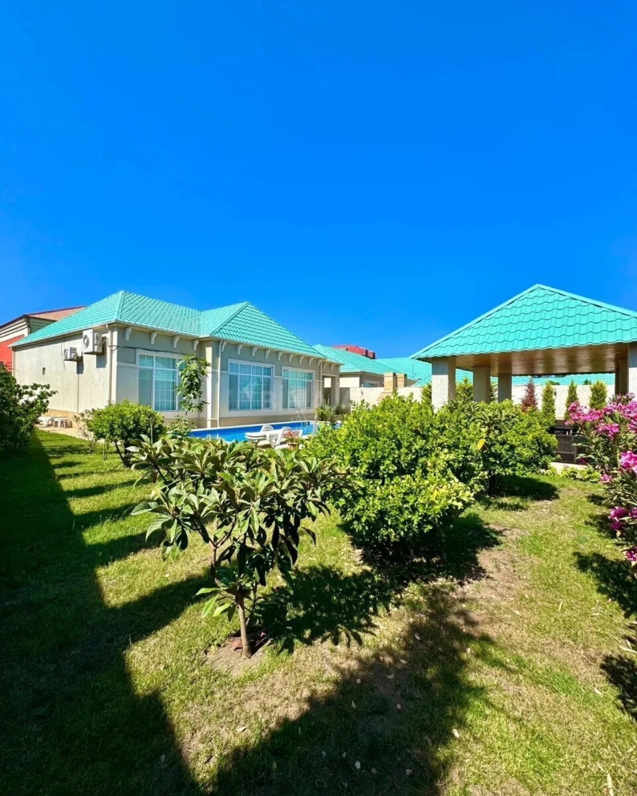 Satılır 4 otaqlı həyət evi 180 m²