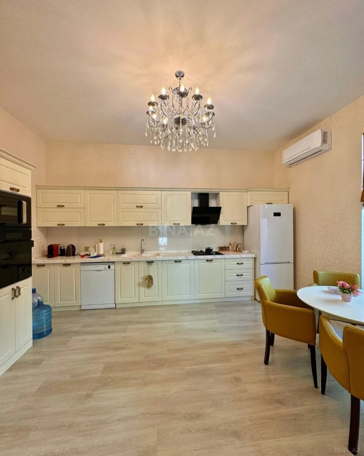 Satılır 4 otaqlı həyət evi 180 m²
